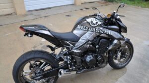 Kawasaki Z1000 Outside drive ‘SS’ by Roaring Toyz