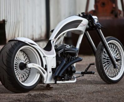 Radical fork Over Frame ‘Smoothless’ by customized Thunderbike 01