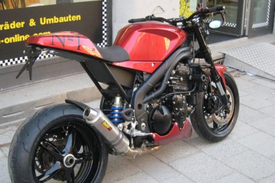 Triumph Speed Triple 1050 full rebuild by Big Bike Custom