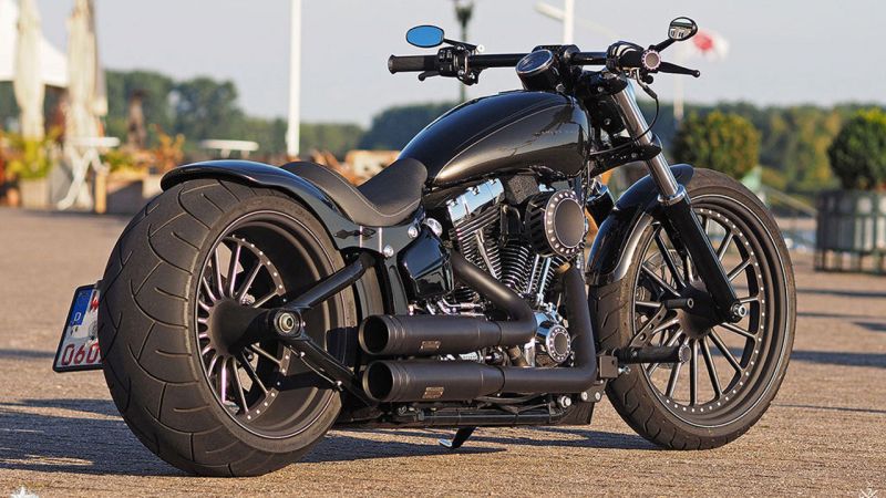 Thunderbike Bat Wheeler customized Harley-Davidson Breakout