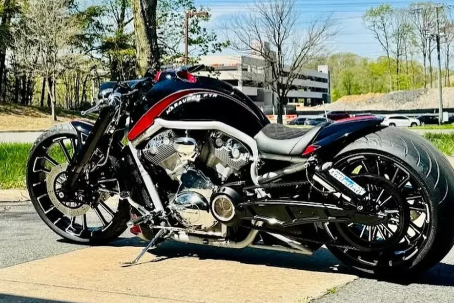 Harley-Davidson V-Rod Muscle owned by @MoToMike