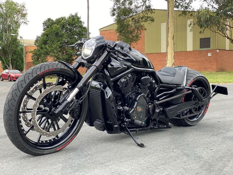 Harley-Davidson-VRod-Big-ass-Brutus-by-DGD-Custom