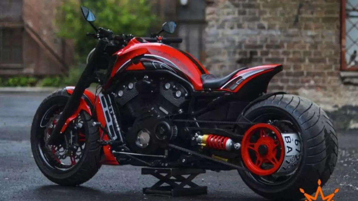 Harley-Davidson-V-Rod-Big-ass-330-by-Mat-Custom