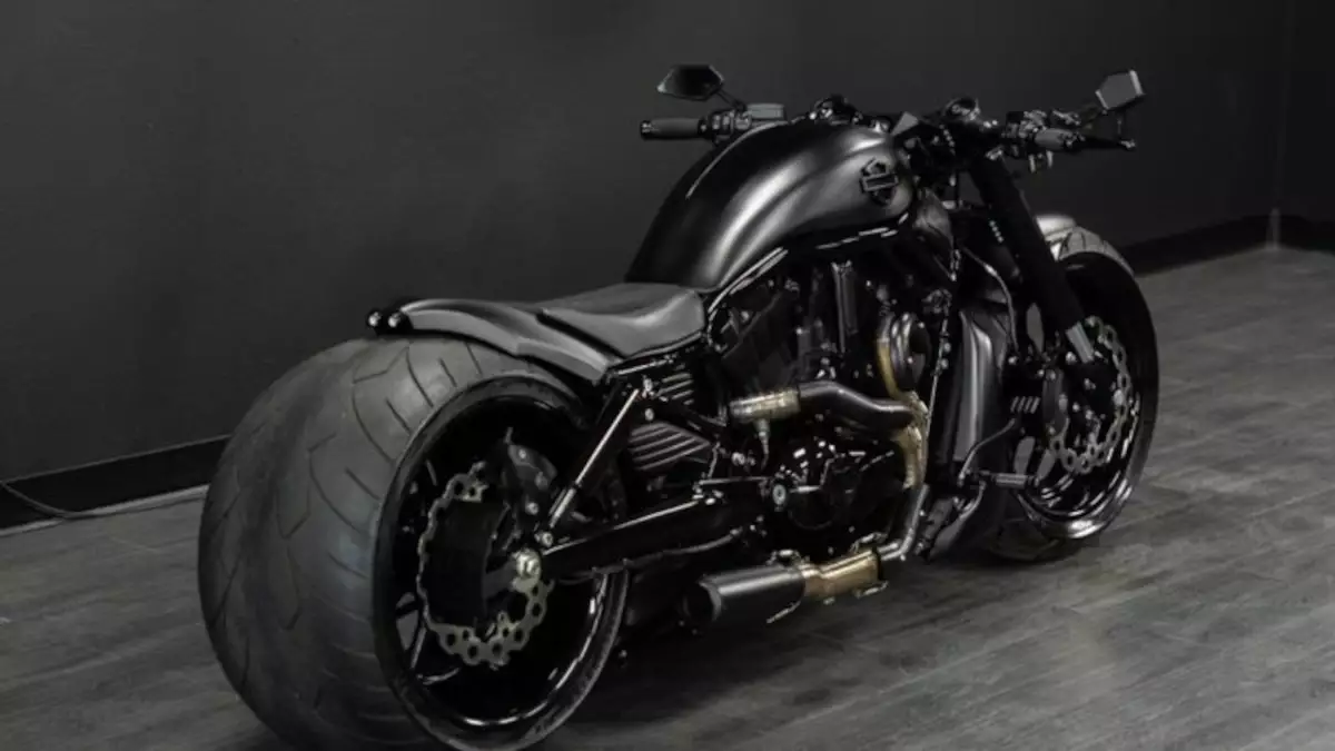 Harley-Davidson V-Rod Bad ass 'Ayala' build by DD Designs