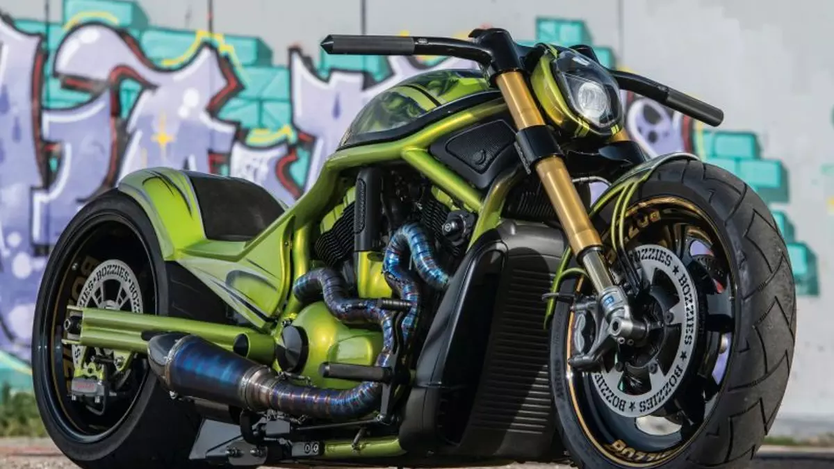 Harley-Davidson V-Rod 'Mean&Green' by Hans Bozzies