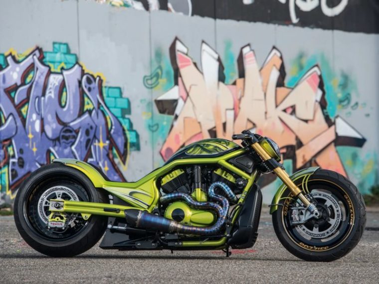 Harley-Davidson V-Rod 'Mean&Green' by Hans Bozzies