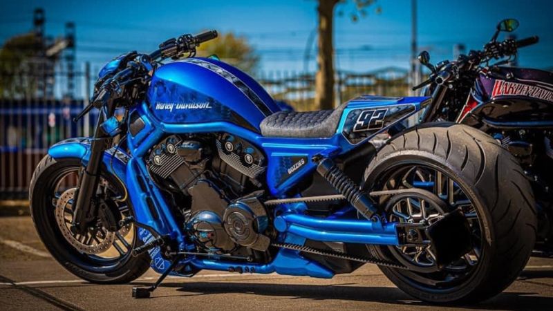 Harley-Davidson-V-Rod-custom-by-Hans-Bozzies-07