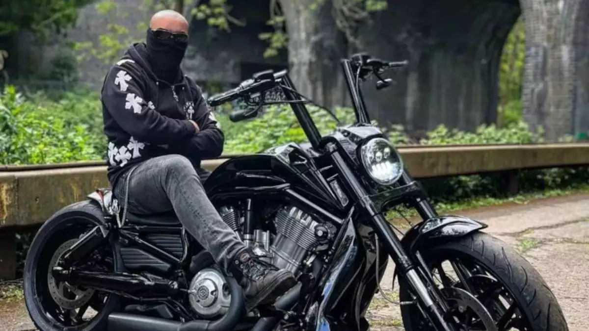 Harley-Davidson V-Rod owned by @TheBatRod Harley-Davidson V-Rod owned by @TheBatRod