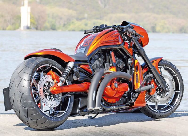 Harley-Davison-V-Rod-Muscle-by-Cult-08