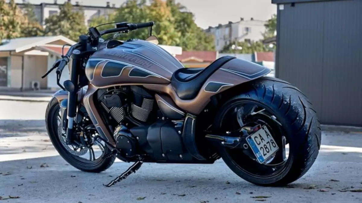 Suzuki M109R Boulevard ‘Night Fury’ by Nomad Custom