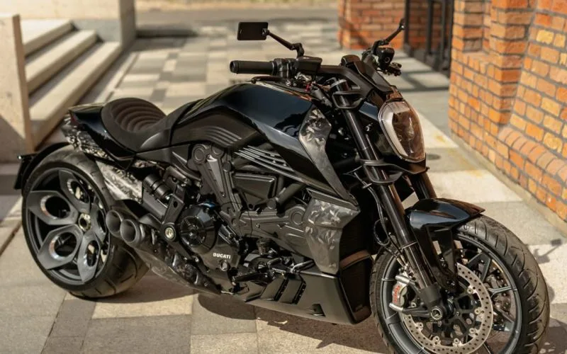 Ducati-X-Diavel-black-Aliense-9-by-Box39