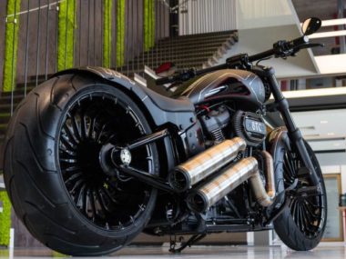 Harley Davidson Breakout Custombike 'Competitor' by BT Choppers