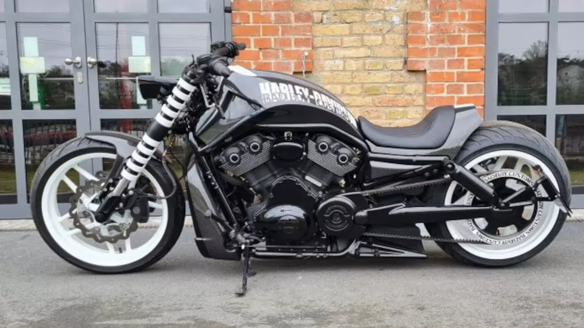 Harley-Davidson Night Rod 'Carbon white' by Bad Boy Customs