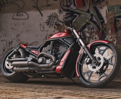 Harley-Davidson-V-Rod-Big-Red-The-Mega-Custom-05