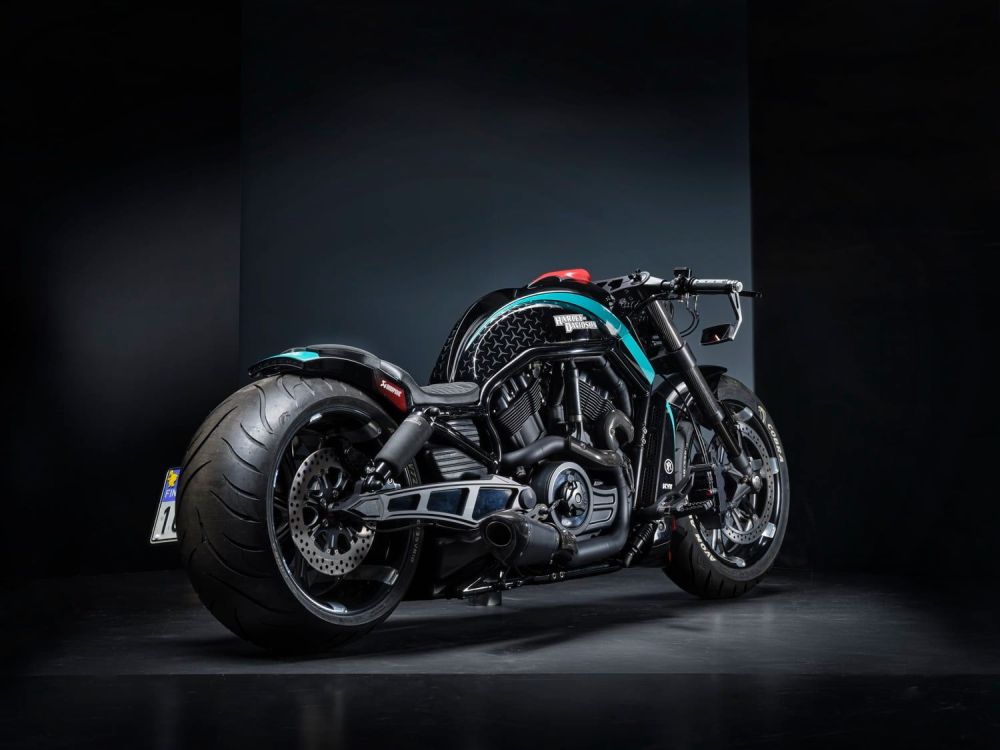 Harley-Davidson-V-Rod-AMG-Petronas-F1-by-Marek-Kose-Custom