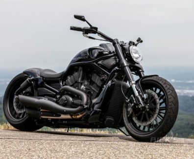 Harley-Davidson-V-Rod-Rom-gloss-matt-by-Ricks-Motorcycles-01