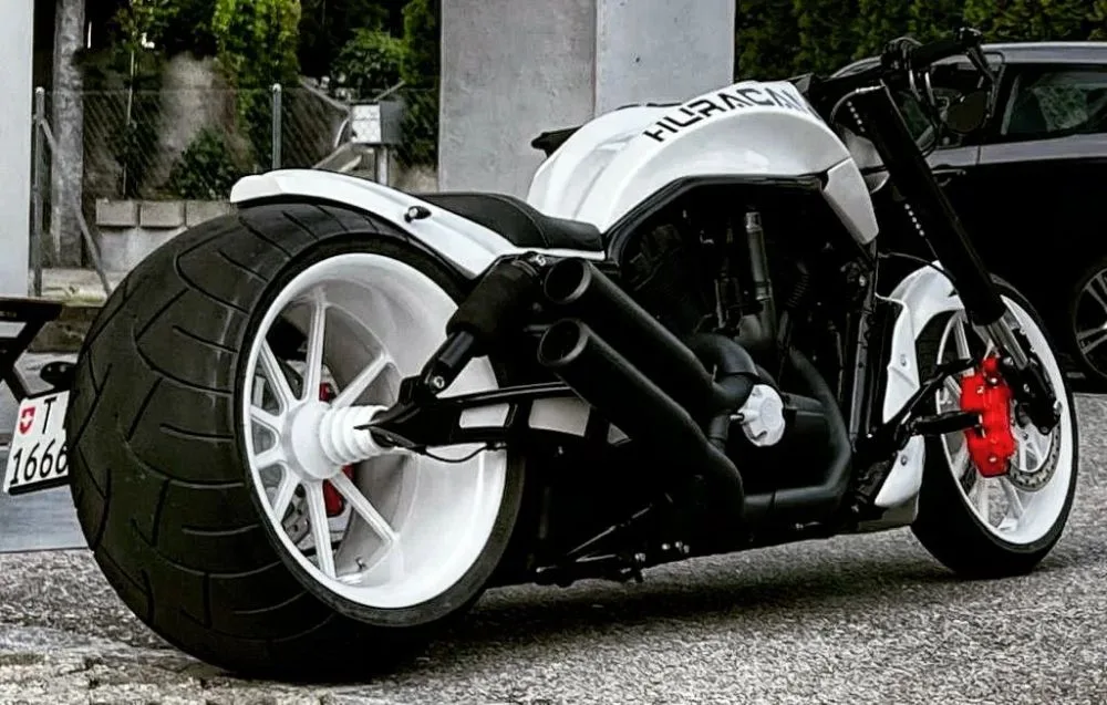 Harley-Davidson-V-Rod-owned-by-@marianovillena-from-Switzerland