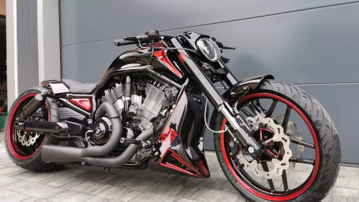 Harley-Davidson V-Rod ‘Monster 360’ by Fat Rod Customs