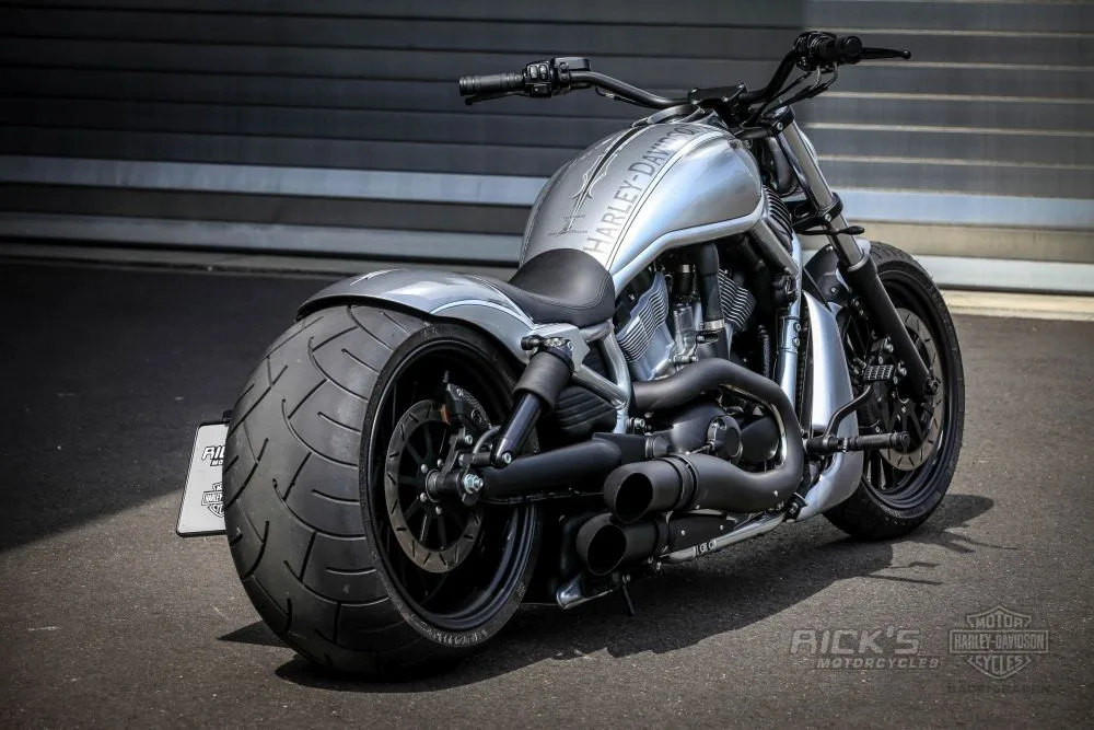 Harley-Davidson-V-Rod-Silver-by-Thunderbike