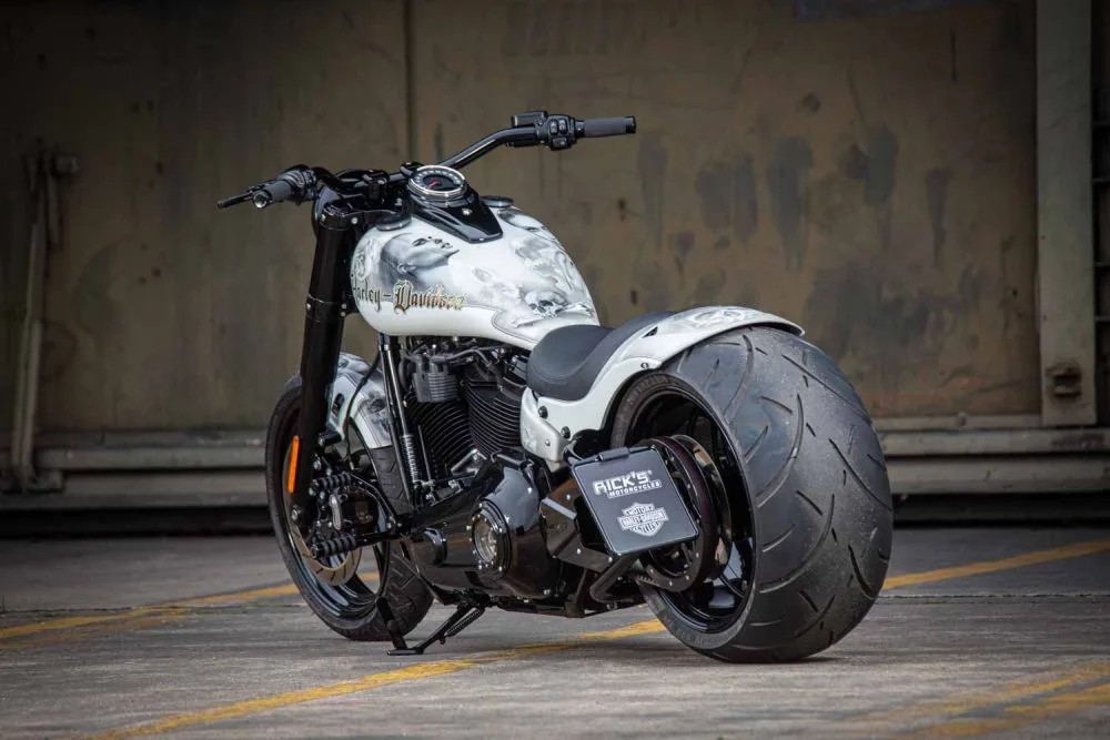 Harley-Davidson-Slim-300-Femme-Fatale-by-Ricks-Motorcycles
