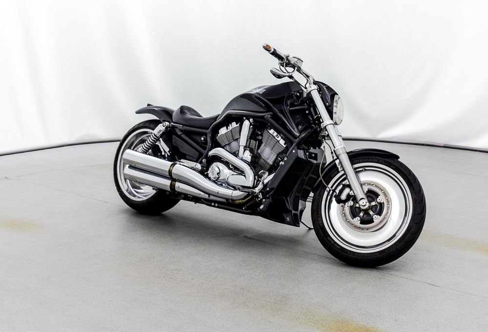 Harley-VRSCA-V-Rod-by-Nomad-Custom