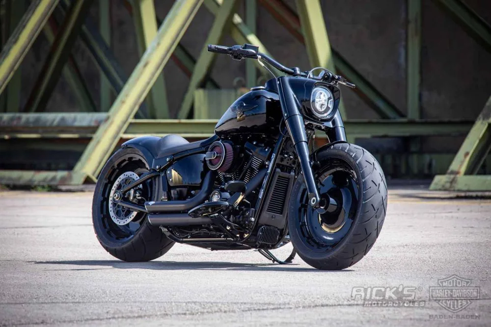 Harley-Davidson-custom-Fat-Boy-Onix-by-Ricks-Motorcycles