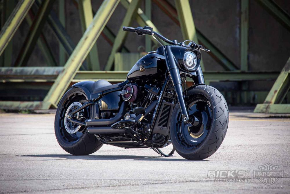 Harley-Davidson-custom-Fat-Boy-Onix-by-Ricks-Motorcycles