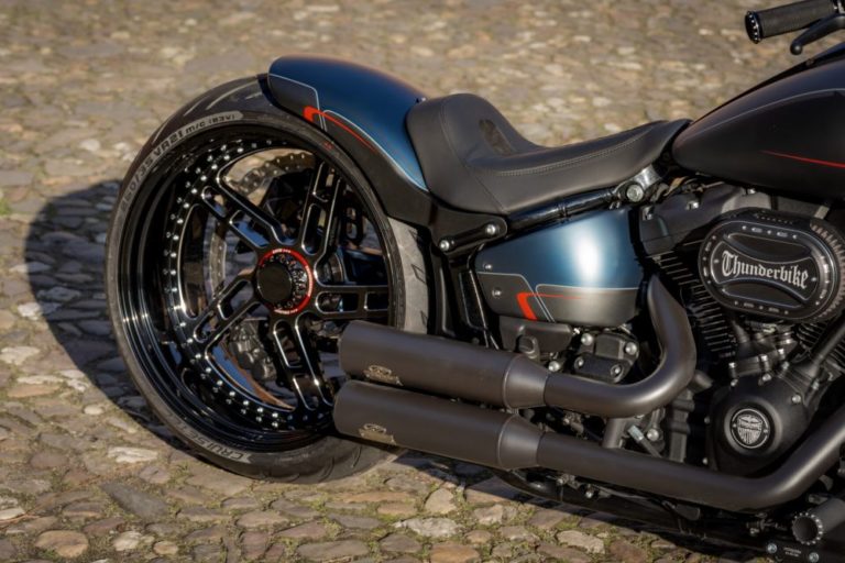 Harley-Davidson custombike Fat Boy 'Black Dog' by Thunderbike