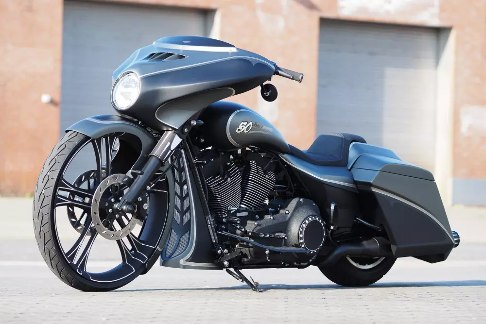 The Black Money Machine has been built on the Street Glide