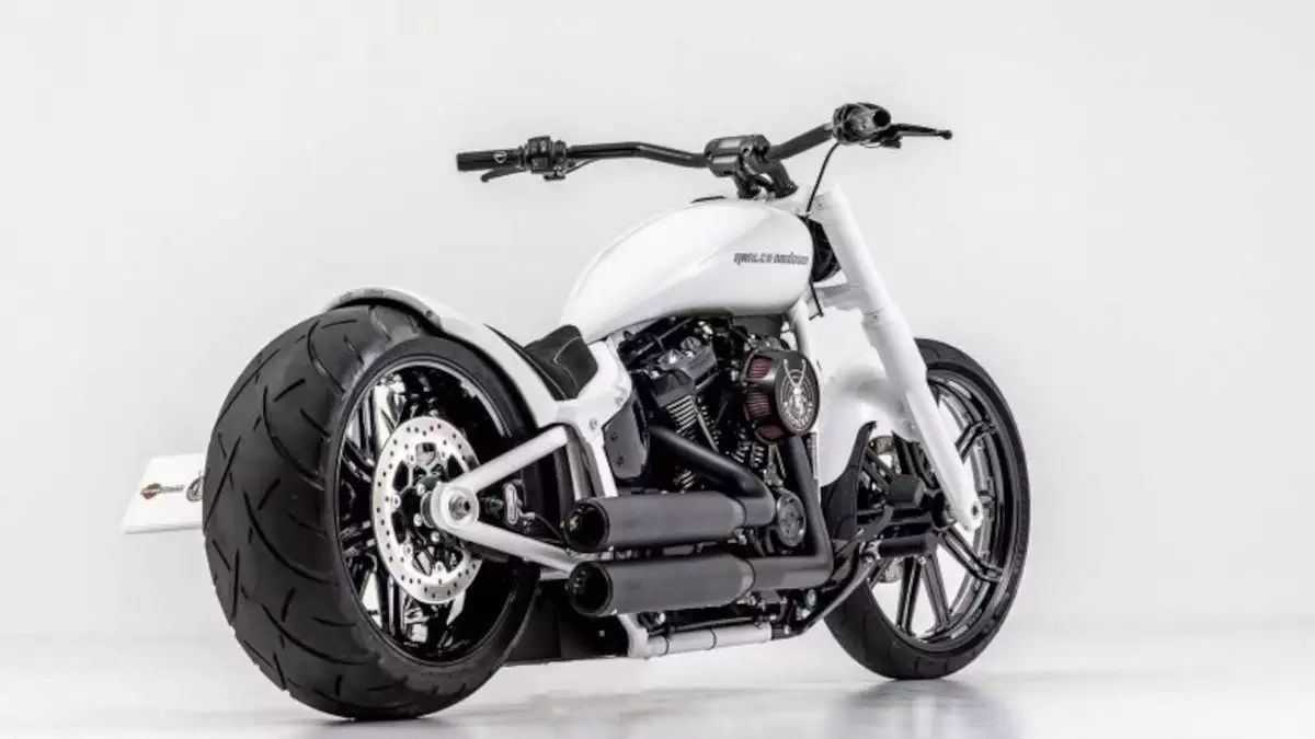 Harley-Davidson Breakout 114 ABS ‘Snowflake’ by Bündnerbike