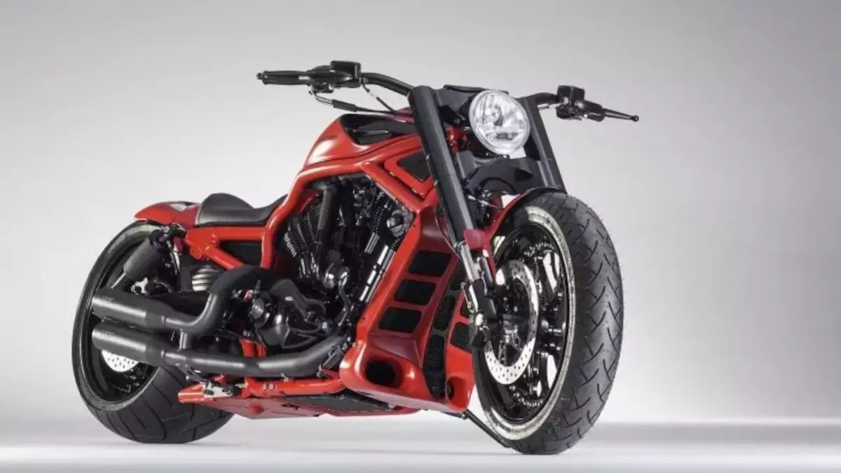 Harley Davidson V Rod 'Reeeeed' by Bündnerbike