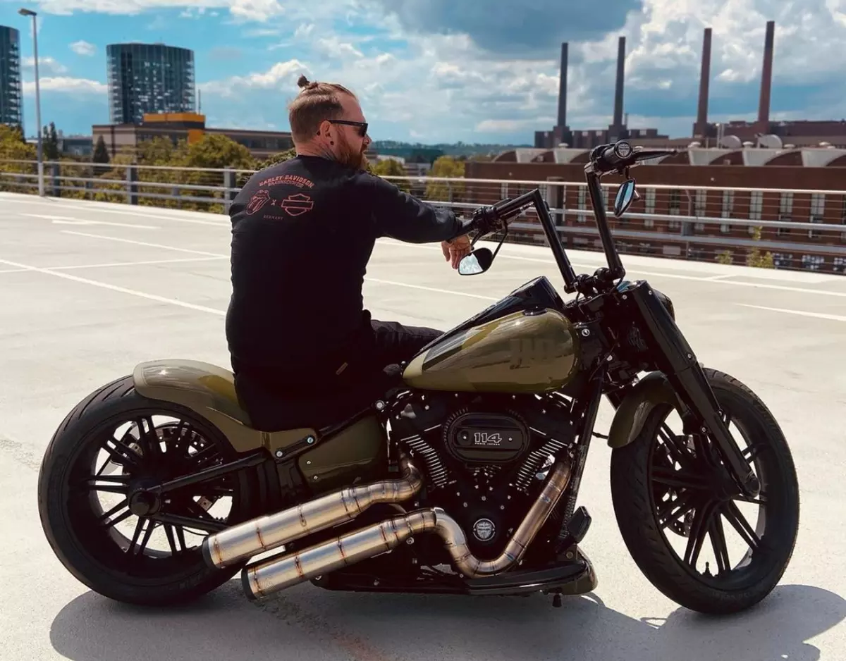 Harley-Davidson-Fat-Boy-owned-by-Sebastian-Schonwald