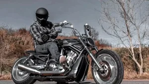 Elegance-in-Chrome-The-Custom-V-Rod-by-Chris