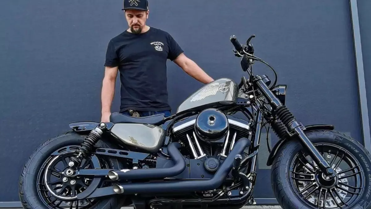 Behold-the-Sportster-48-–-Owned-and-Crafted-by-CoalMoto