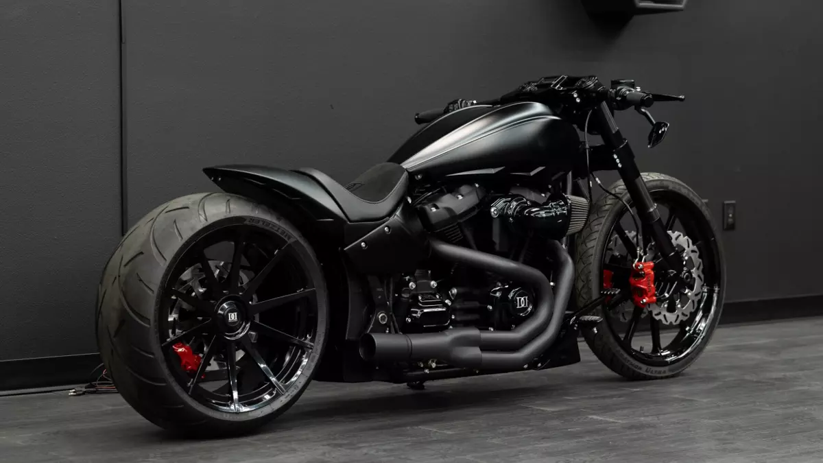 Harley-Davidson-V-Rod-Custom-AMG-GT-by-DD-Designs