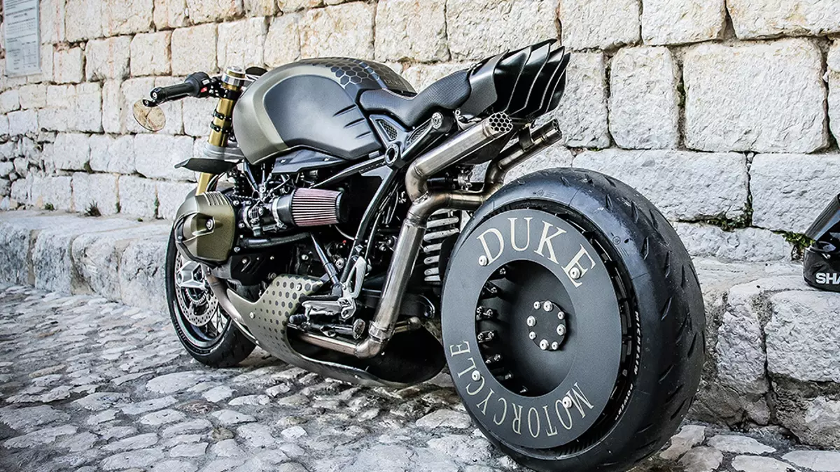 BMW CafeRacer nineT by Duke Motorcycles