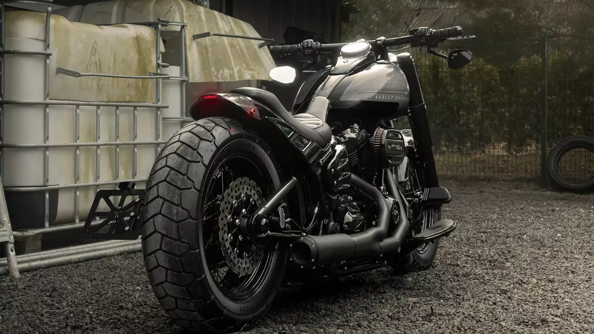 Harley-Davidson-FLSL-Softail-Slim-by-Killer-Custom