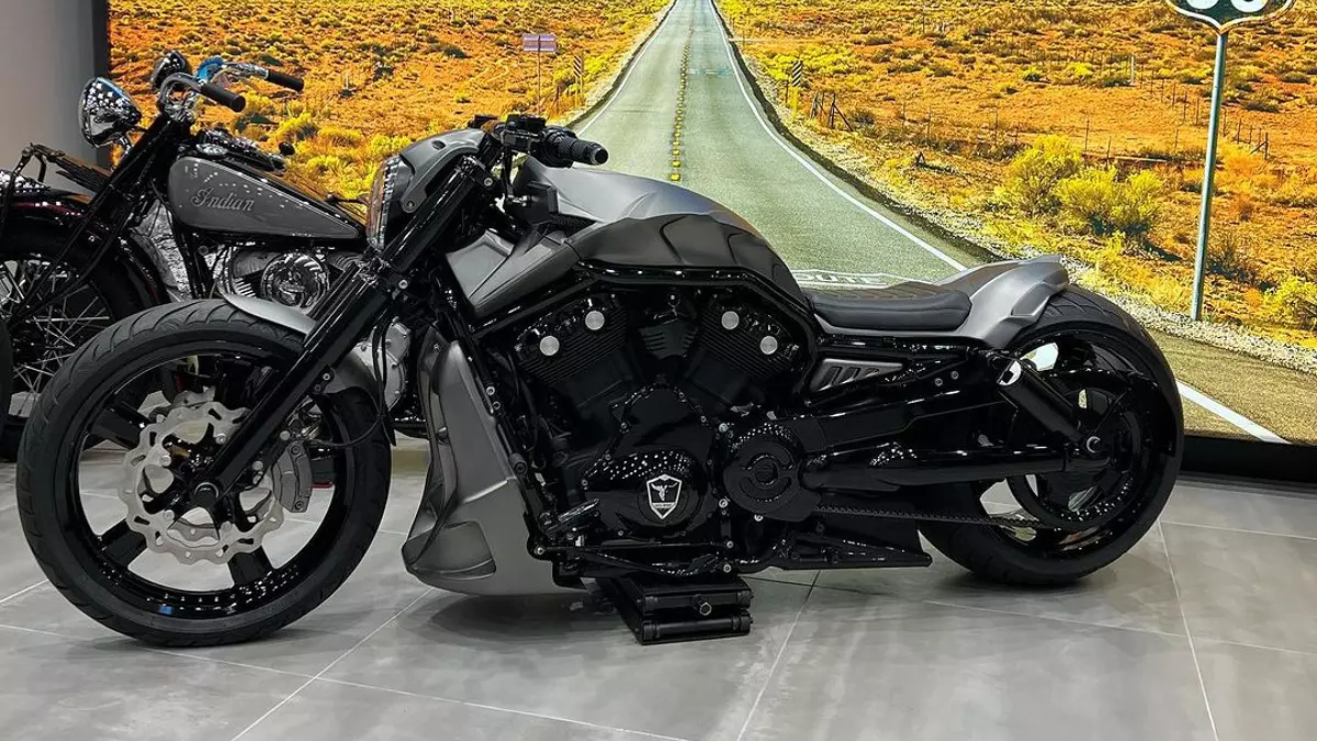 Harley-Davidson 1vrod by @BigBadCustoms