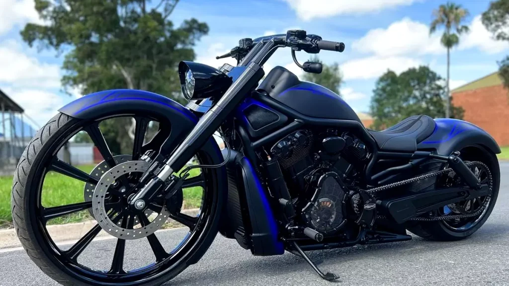 V-Rod-360-muscle-Kandy-blue-by-DGD-Custom