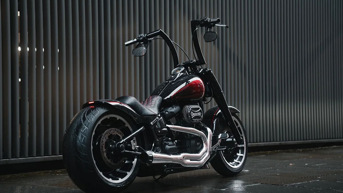 Harley-Davidson-Fat-Boy-Stage-2-by-Limitless-Customs