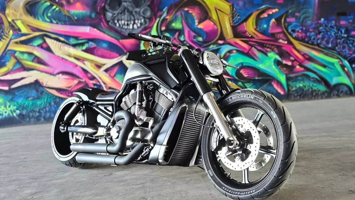 Harley Davidson V-Rod 'GEO 300 XXL' by Bad Boy Customs