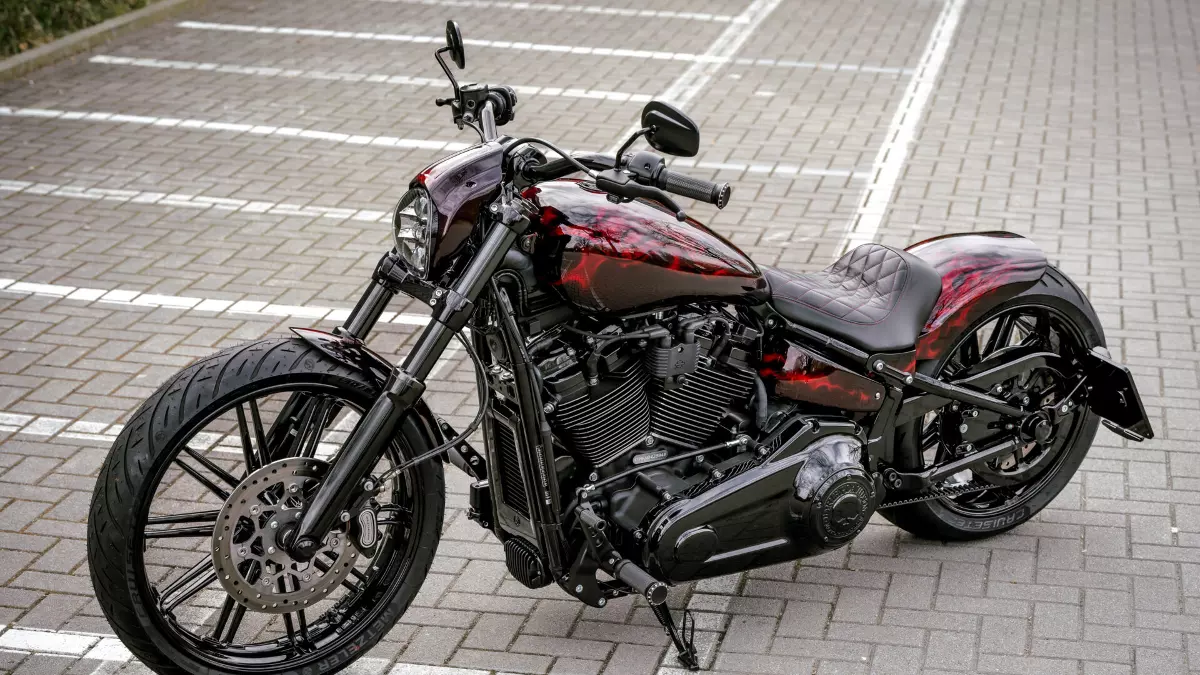 Harley-Softail-Breakout-114-Burning-Skull-by-Thunderbike