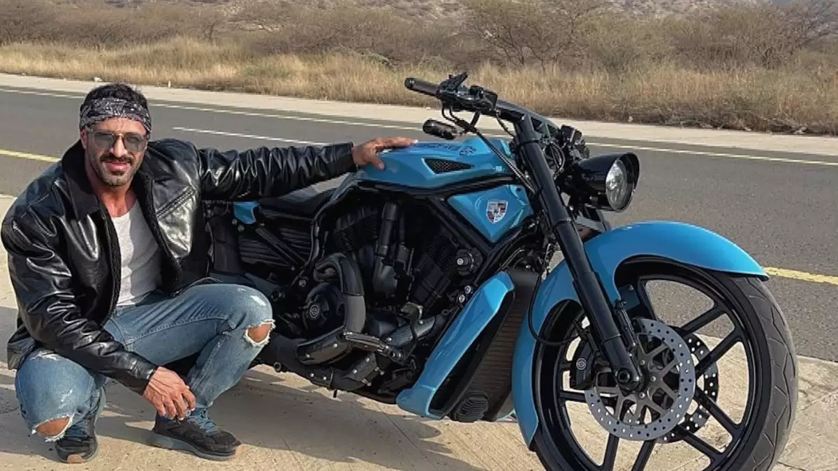 Harley V-Rod '400 wide tire' by Salman Otaifi