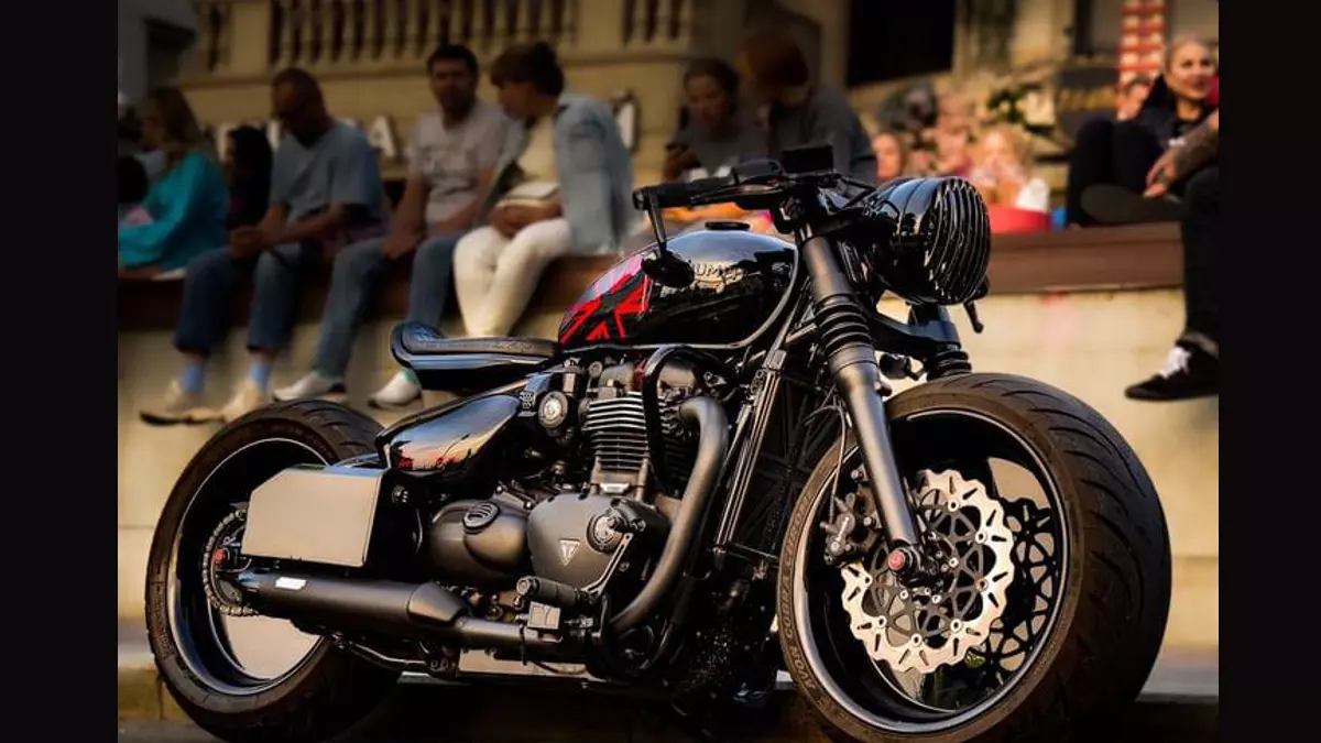 Triumph Bobber Black Custom by Red Cafe Custom