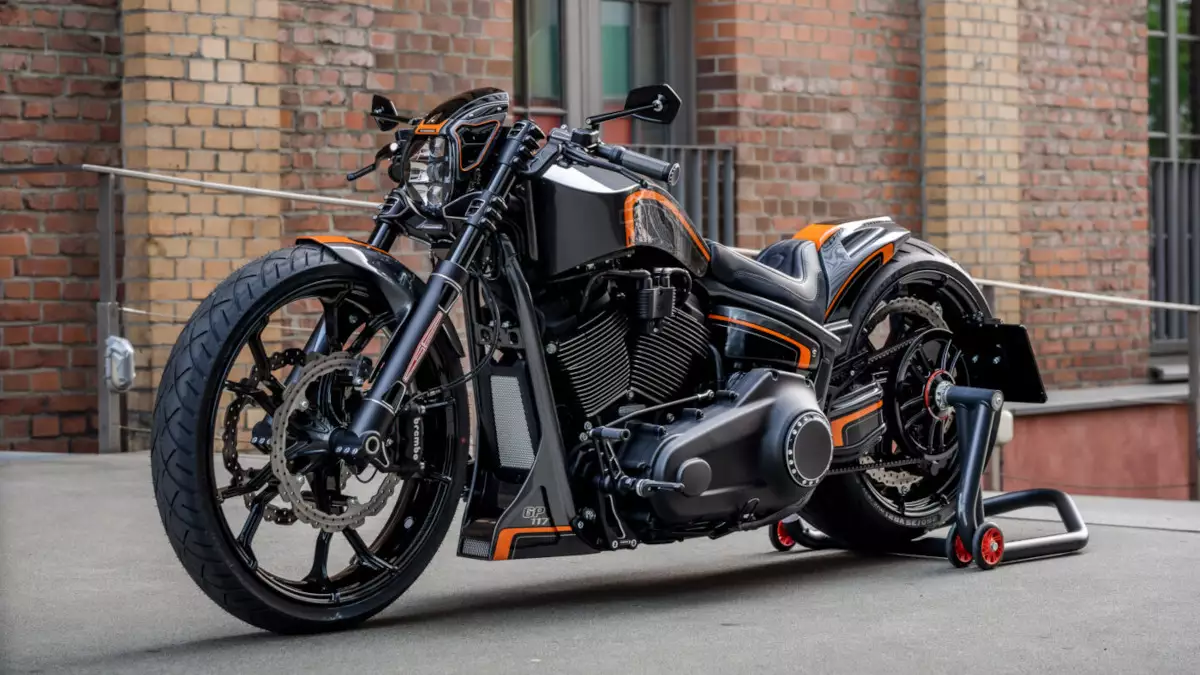 Harley-Davidson Softail Breakout 'GP-Suzuka' by Thunderbike Harley-Davidson Softail Breakout 117 'GP-Suzuka' by Thunderbike