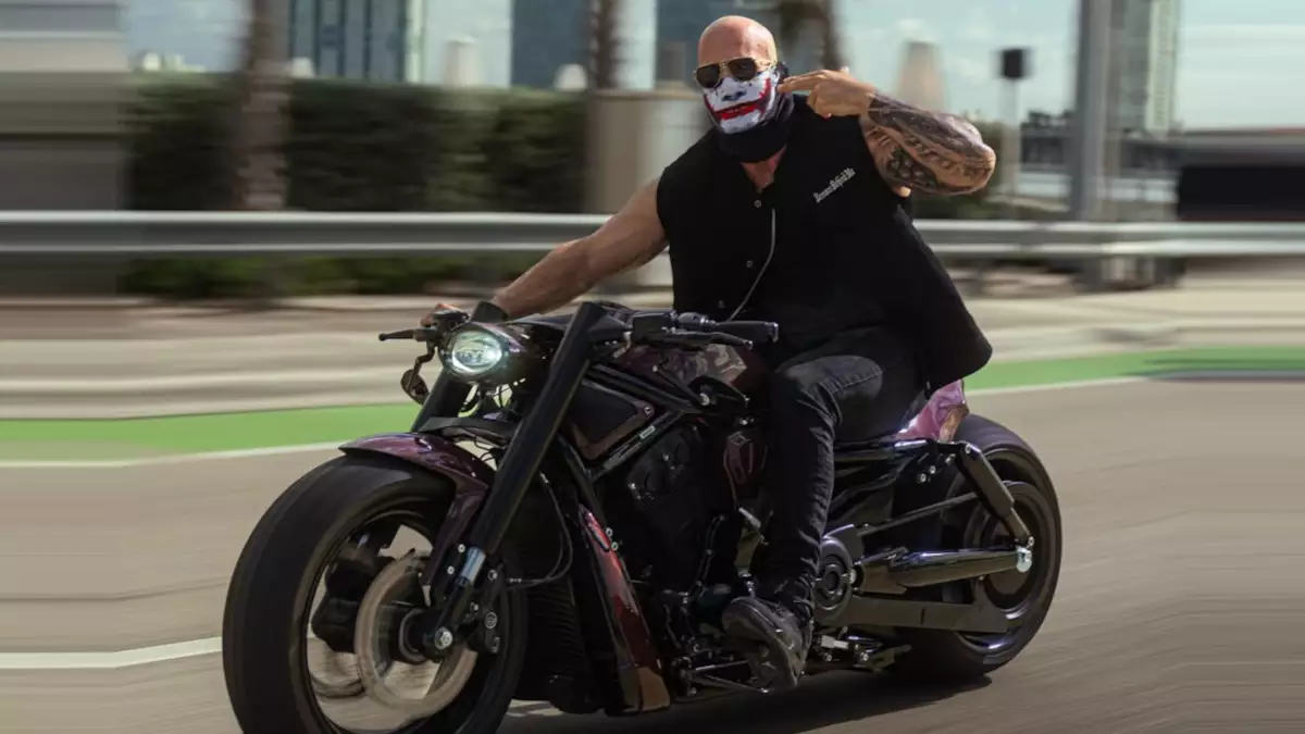 Kydex_ DD Designs’ Striking Red Carbon V-Rod