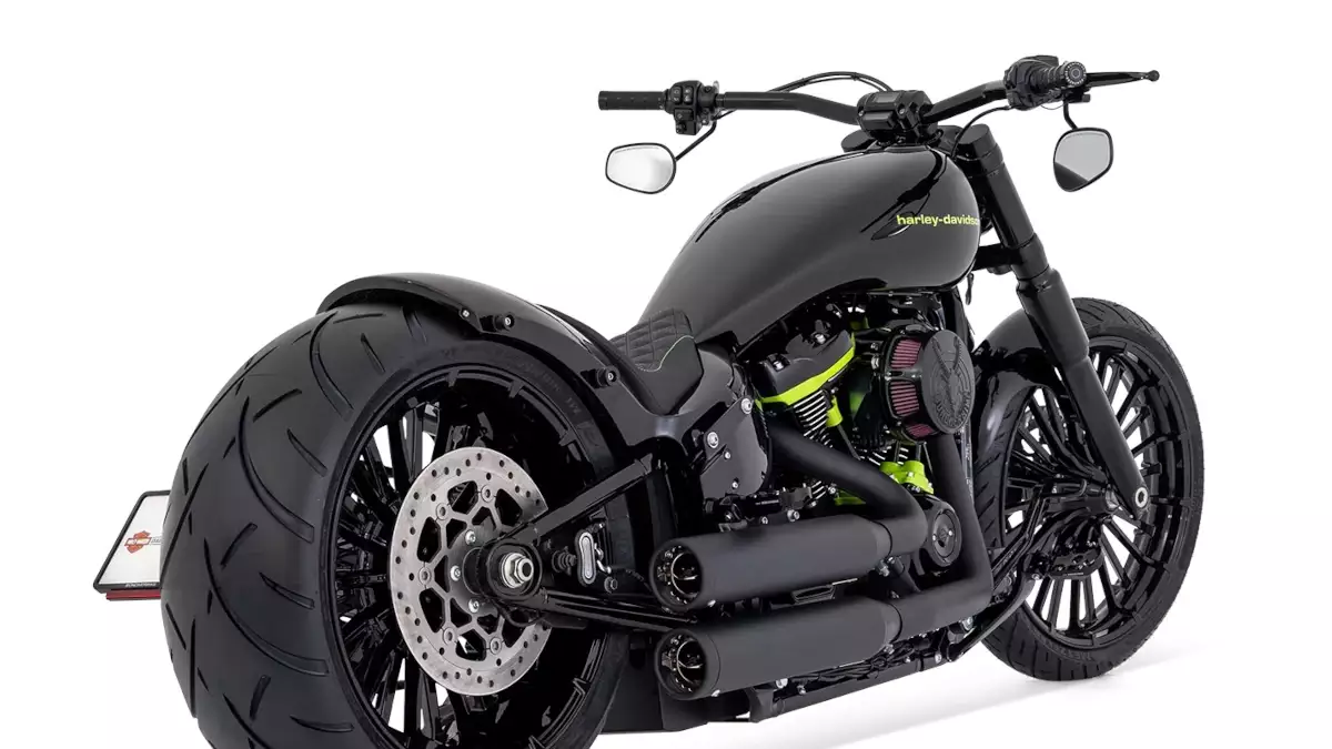 IRON MESH is a striking reinterpretation of the Harley-Davidson Breakout 117, meticulously modified by Bündnerbike.