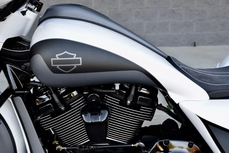 ▷ Harley Davidson Bagger Street Glide 'Bully' by The Bike Exchange