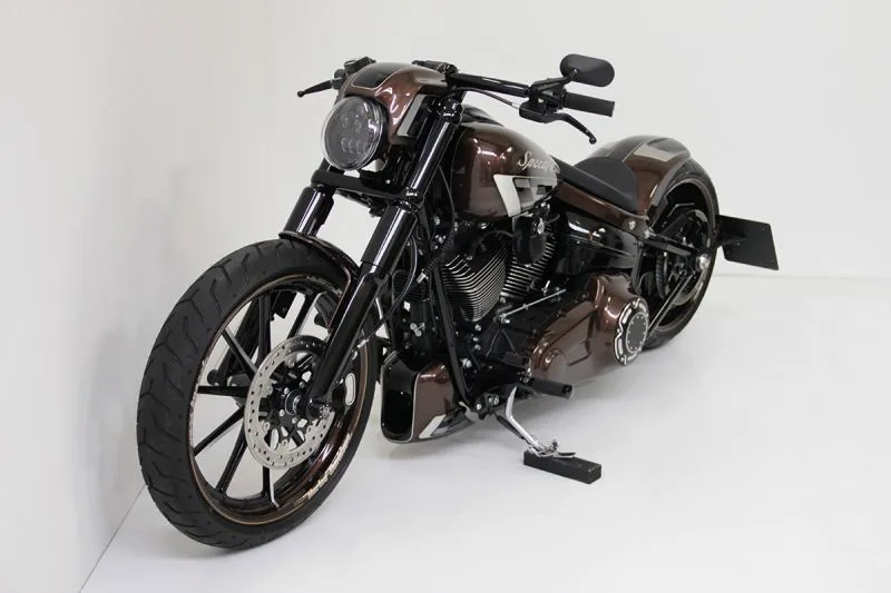 ▷ Harley-Davidson Softail Breakout 